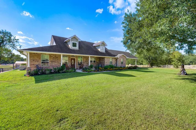 a view of an outdoor space and a yard