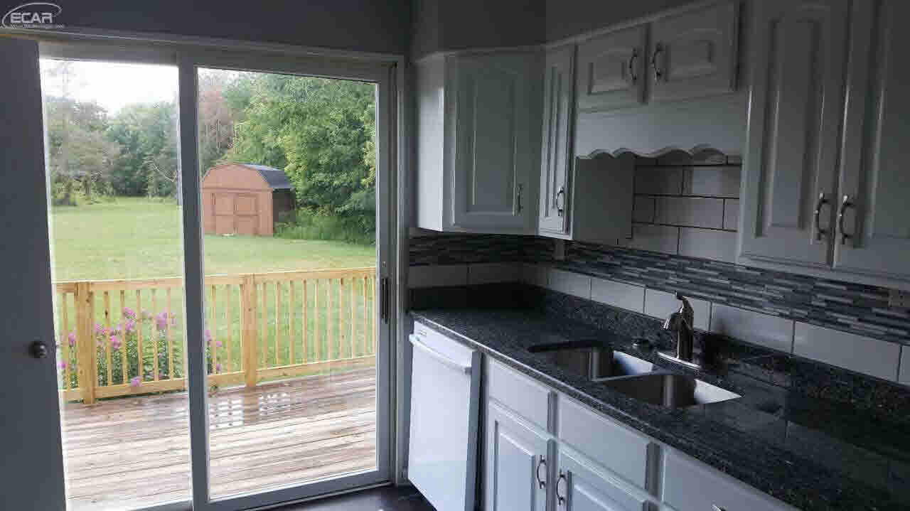 11208 Davison Road Davison, MI 48423 - Photo 7 of 17 21210459-6.JPG