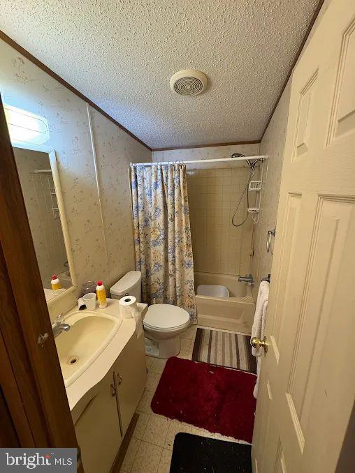 118 Beth Place Dover, DE 19901 - Photo 11 of 13 a bathroom with a sink a toilet and shower