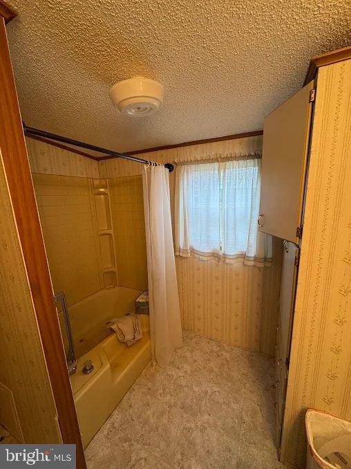 118 Beth Place Dover, DE 19901 - Photo 7 of 13 a bathroom with a tub and shower