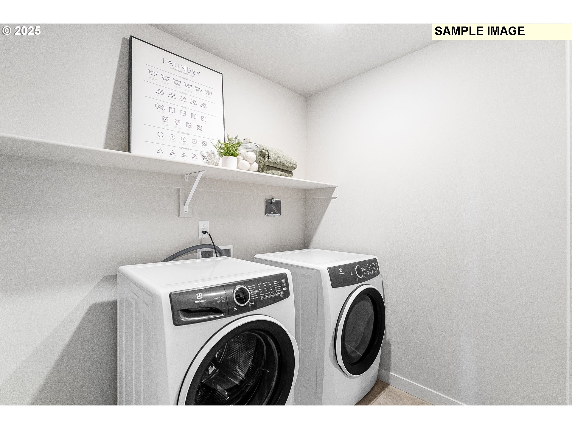 2650 South 4th Way Ridgefield, WA 98642 - Photo 24 of 43 a utility room with dryer and washer