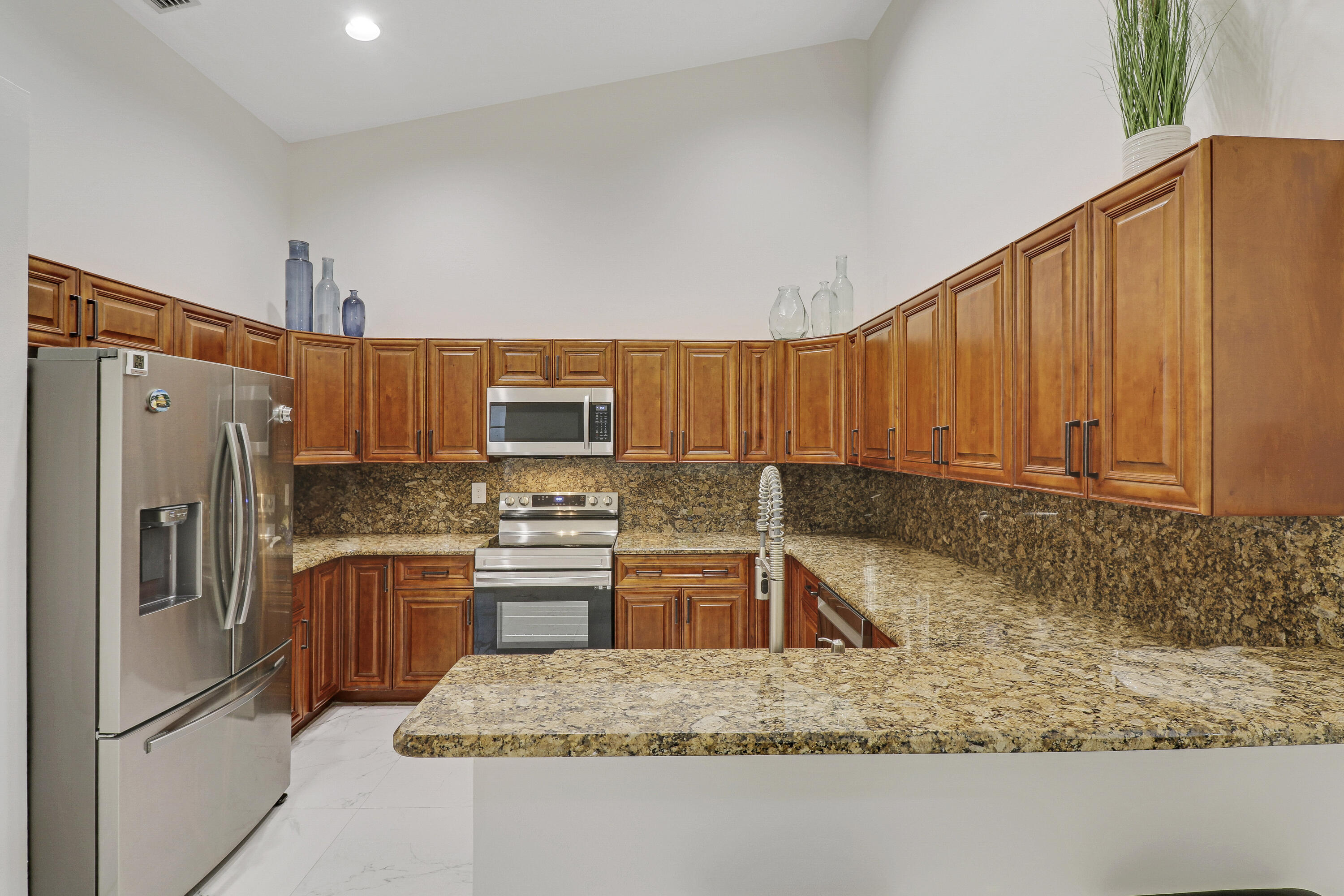 8237 Vía Bella Boca Raton, FL 33496 - Photo 19 of 41 Updated Kitchen