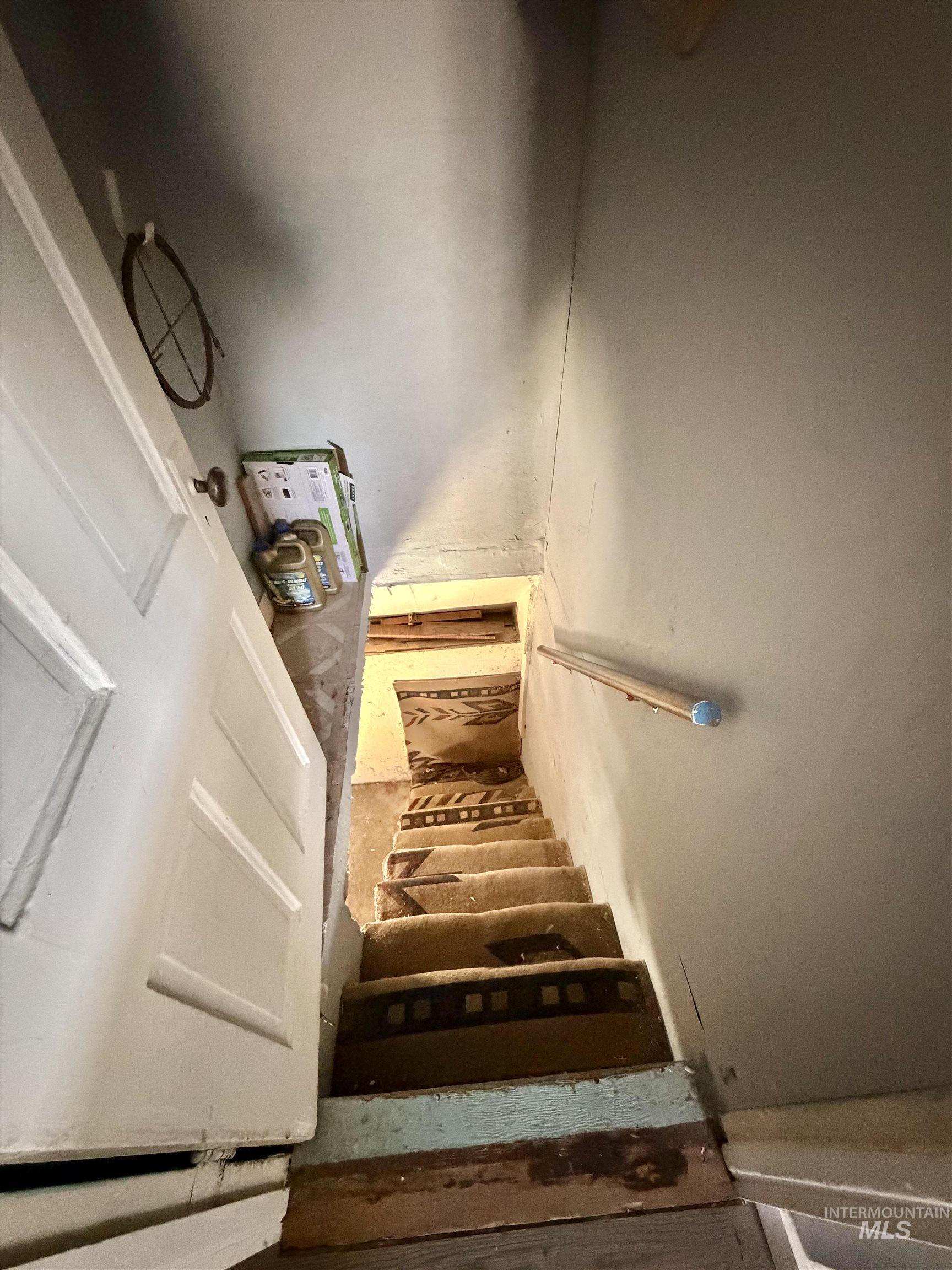 478 2nd Street West Hansen, ID 83334 - Photo 11 of 15 View of stairway