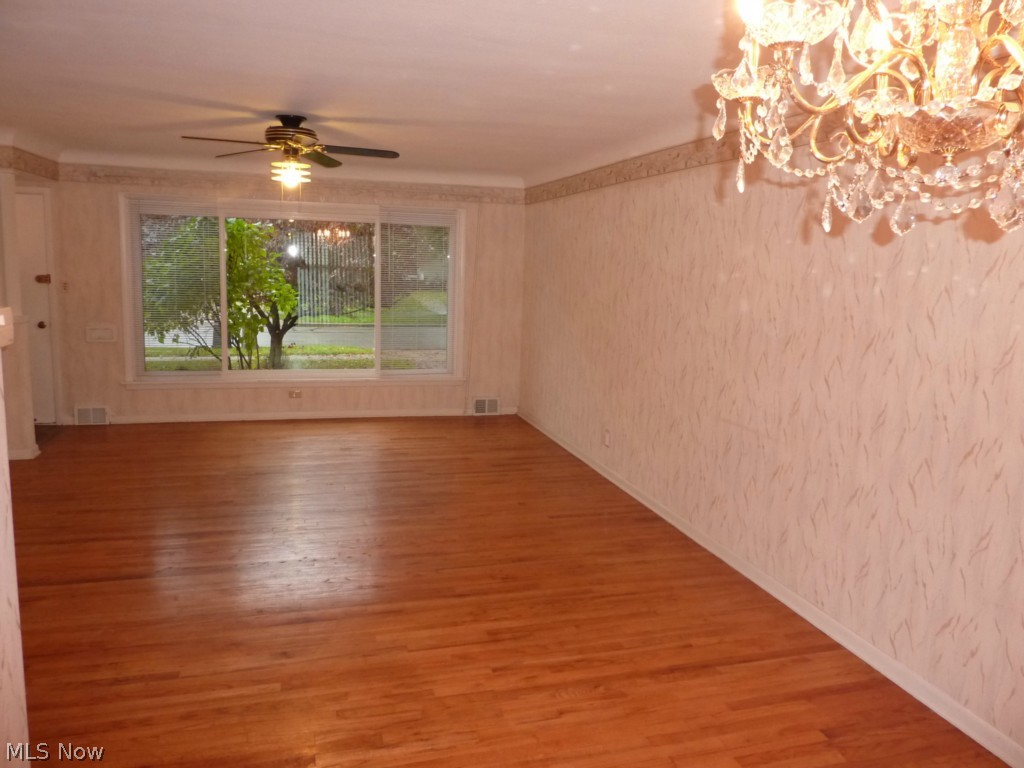 1784 Crestwood Road Cleveland, OH 44124 - Photo 4 of 22 Gallery Image 4