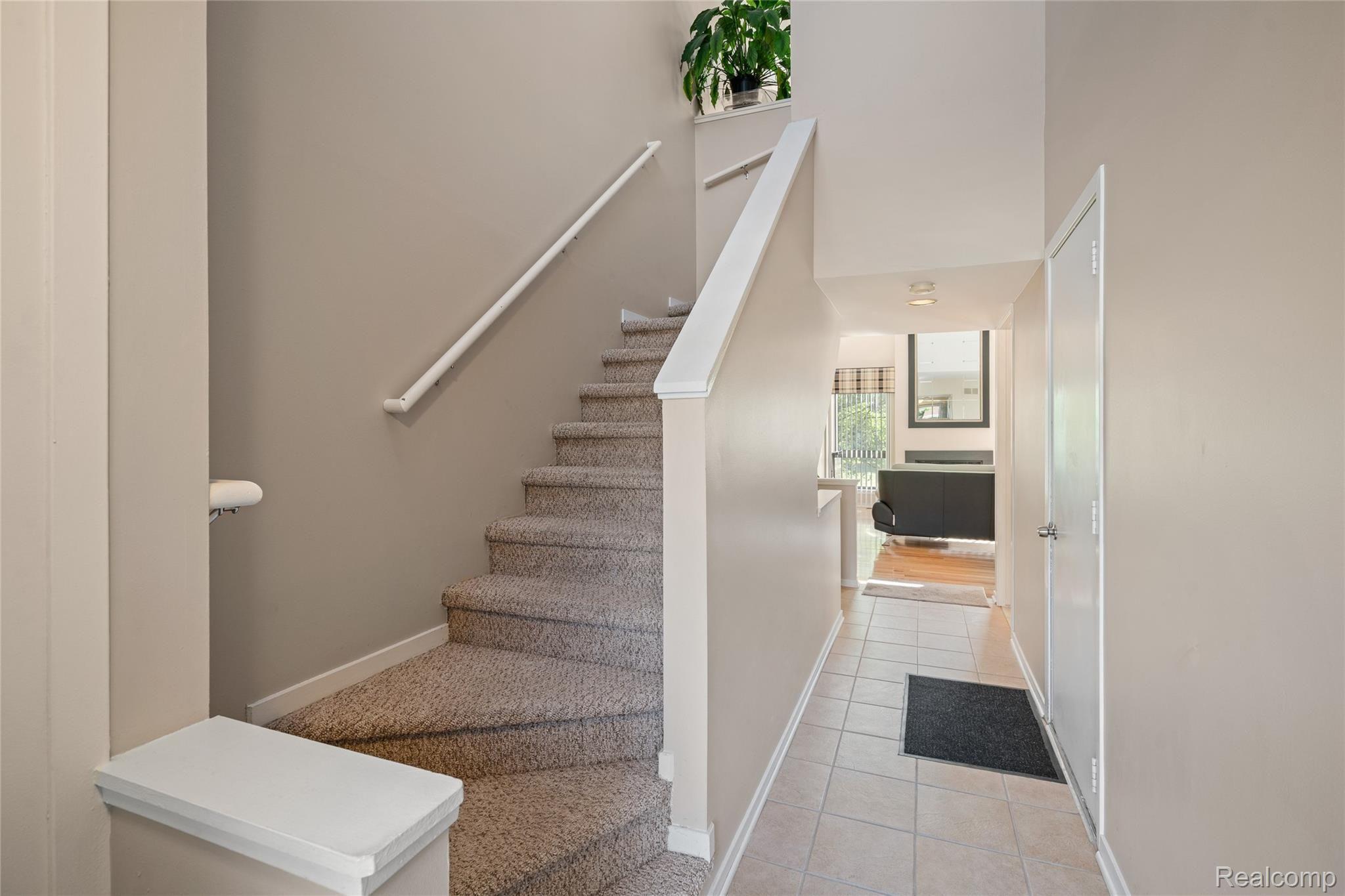 706 Preston Court Rochester, MI 48307 - Photo 6 of 29 Preston-6.jpg
