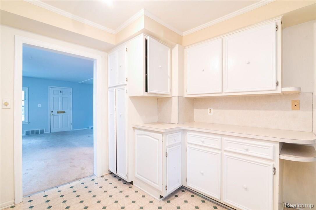 407 North Castell Avenue Rochester, MI 48307 - Photo 8 of 23 Castell-9_preview.jpeg