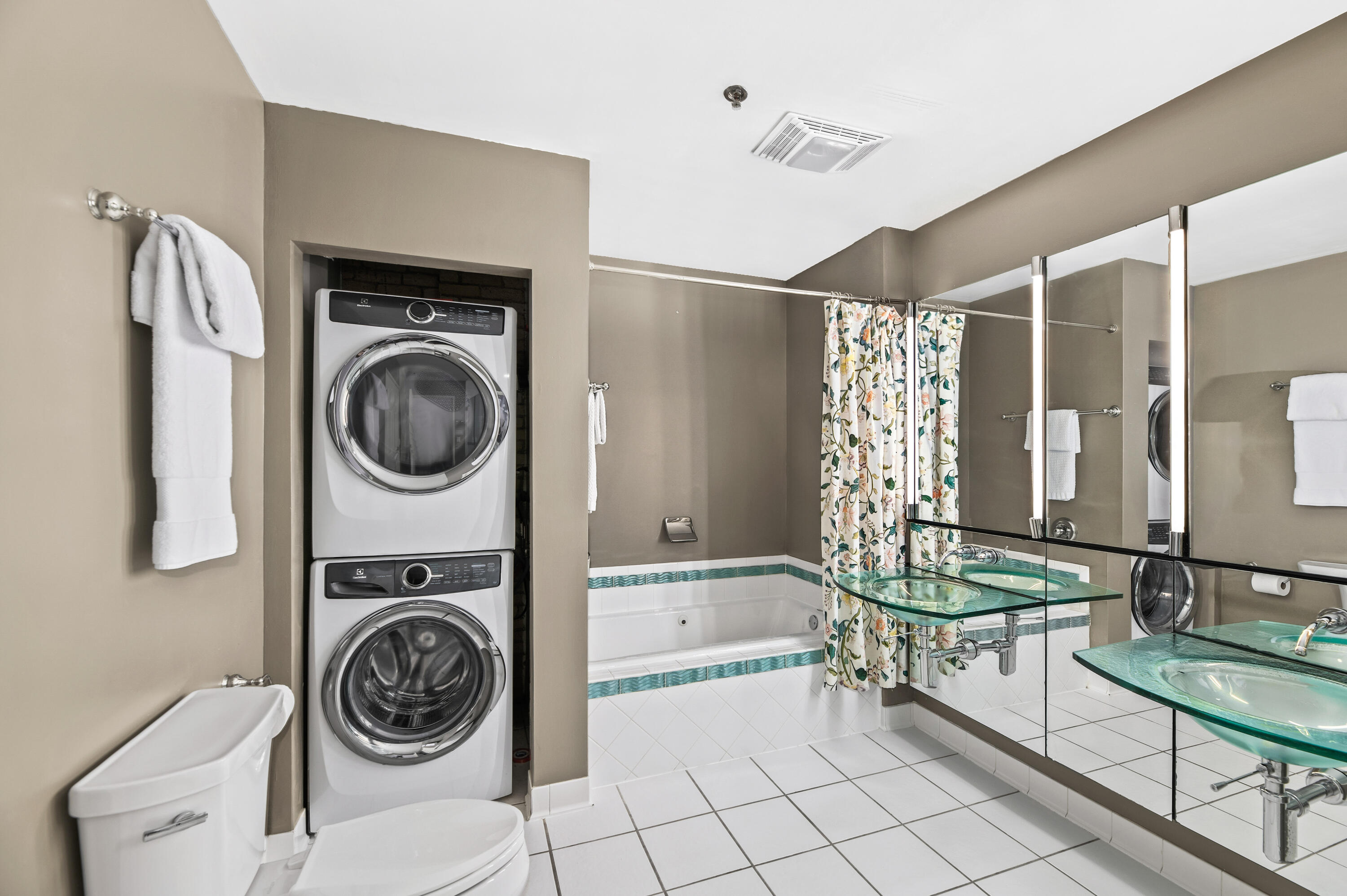 205 North Water Street, Unit 200 Milwaukee, WI 53202 - Photo 8 of 24 In Unit Laundry