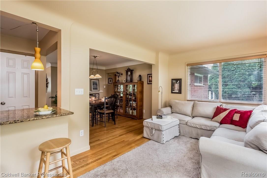 28309 Ridgebrook Road Farmington, MI 48334 - Photo 20 of 44 020-Family_Room-3029413-large.jpg