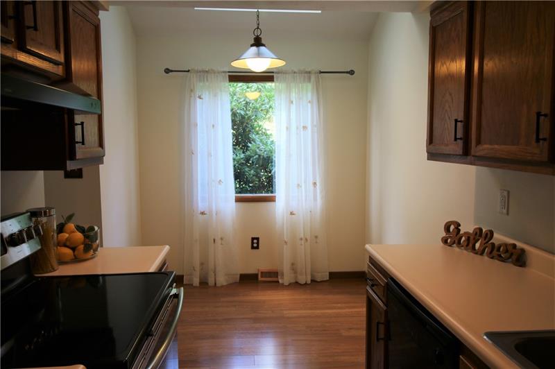 325 Spring Run Drive Monroeville, PA 15146 - Photo 5 of 20 Breakfast nook with skylight