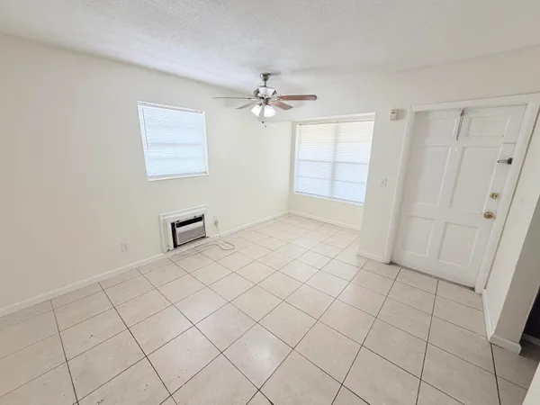 $1,350 | 3030 Northwest 43 Terrace, Unit 207, Lauderdale Lakes, FL 33313