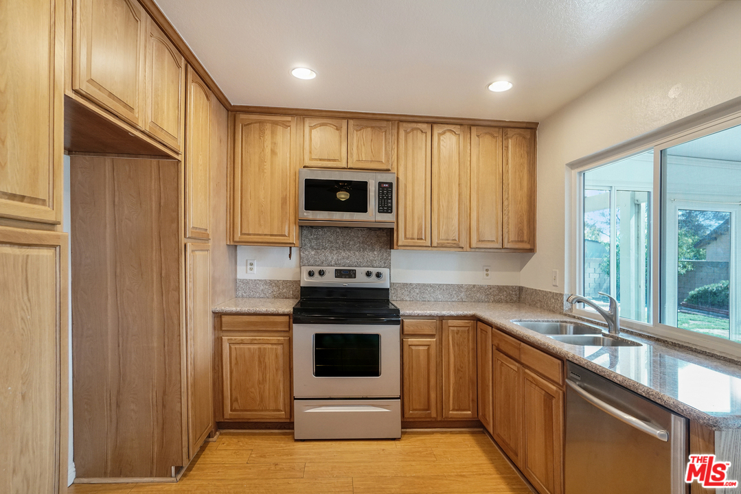 11166 Cameron Drive Riverside, CA 92505 - Photo 3 of 17 Gallery Image 3