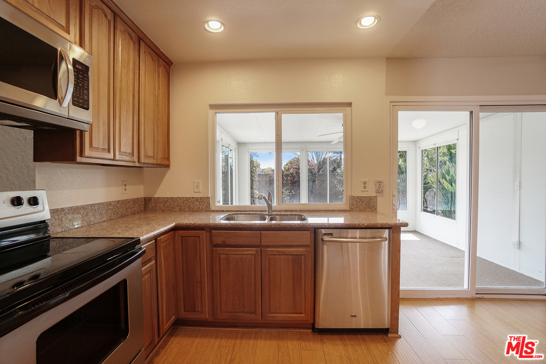 11166 Cameron Drive Riverside, CA 92505 - Photo 4 of 17 Gallery Image 4