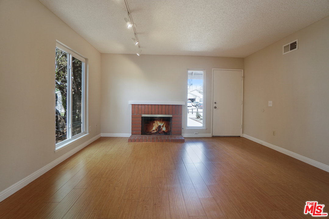 11166 Cameron Drive Riverside, CA 92505 - Photo 6 of 17 Gallery Image 6