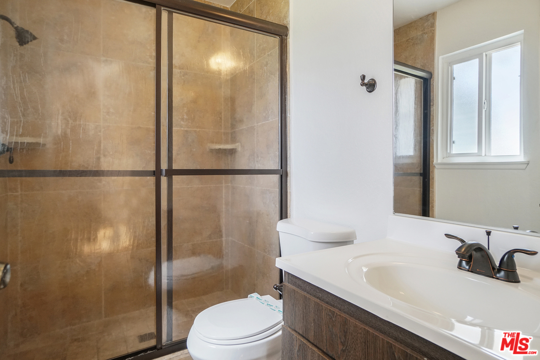 11166 Cameron Drive Riverside, CA 92505 - Photo 10 of 17 Gallery Image 10