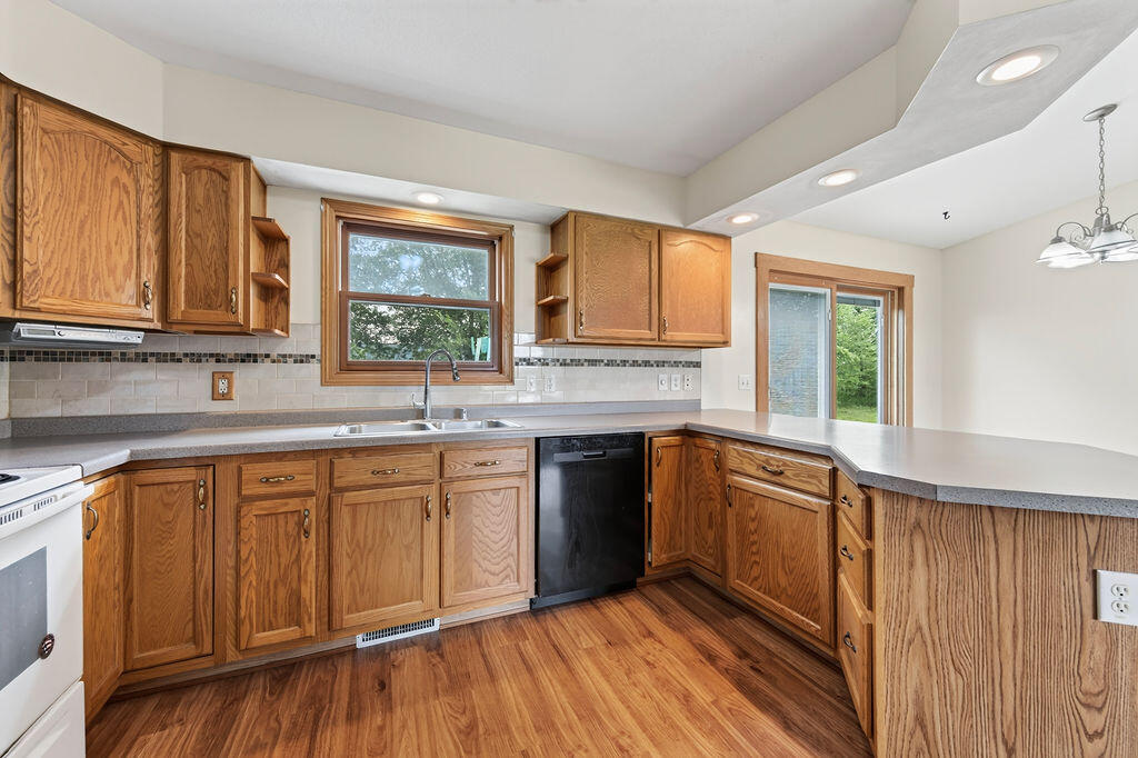 W8320 County Rd Z Onalaska, WI 54650 - Photo 27 of 41 Kitchen 2
