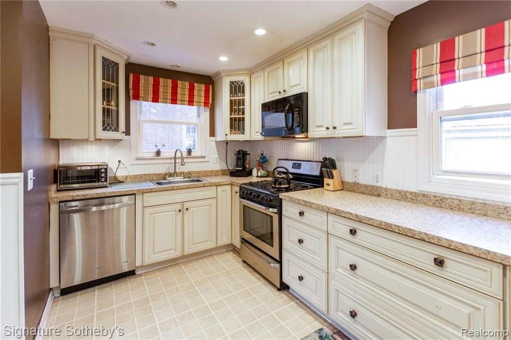 353 McMillan Road Grosse Pointe Farms, MI 48236 - Photo 11 of 27