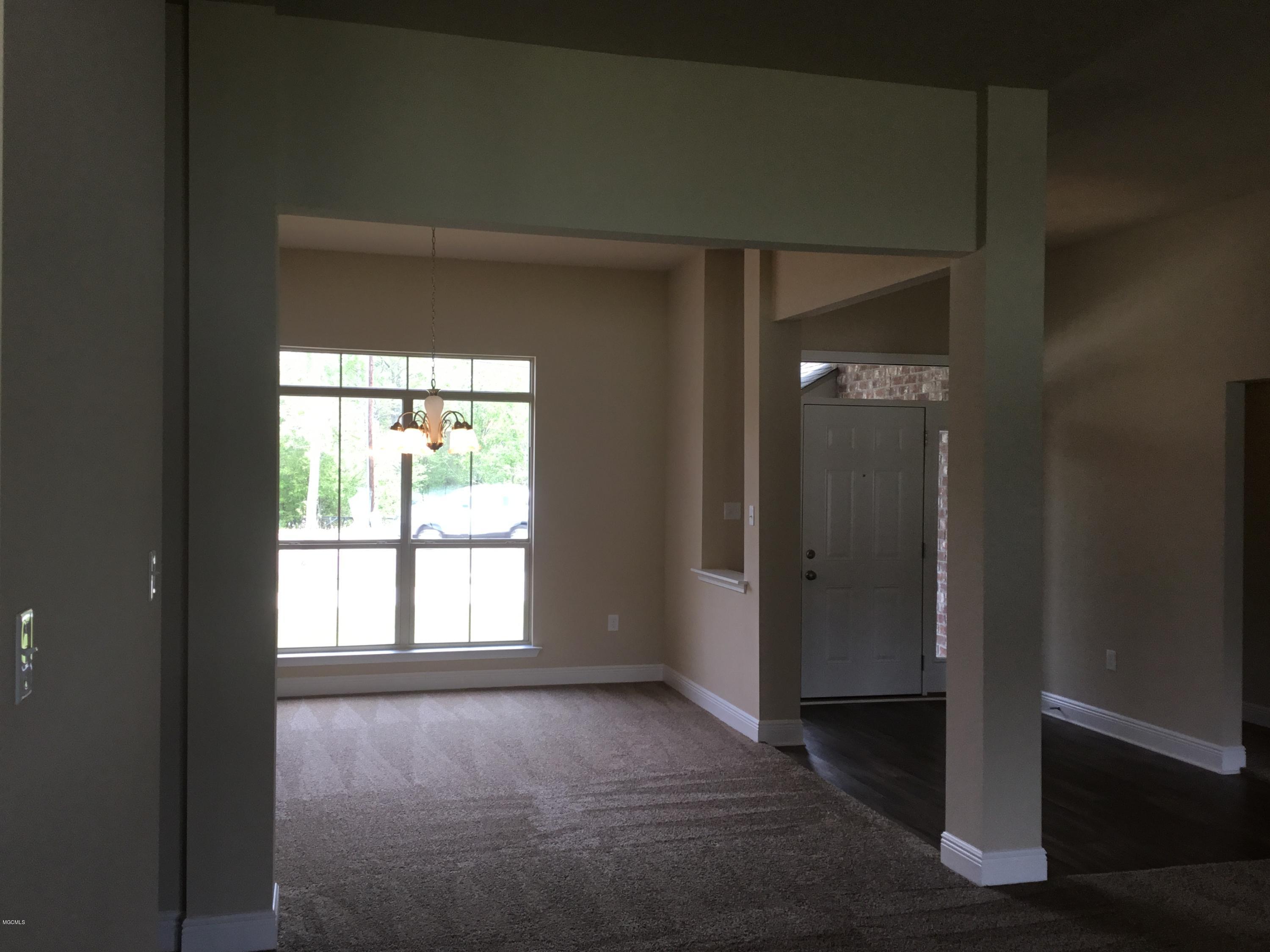 14003 Hudson Krohn Road Biloxi, MS 39532 - Photo 11 of 44 Great Room