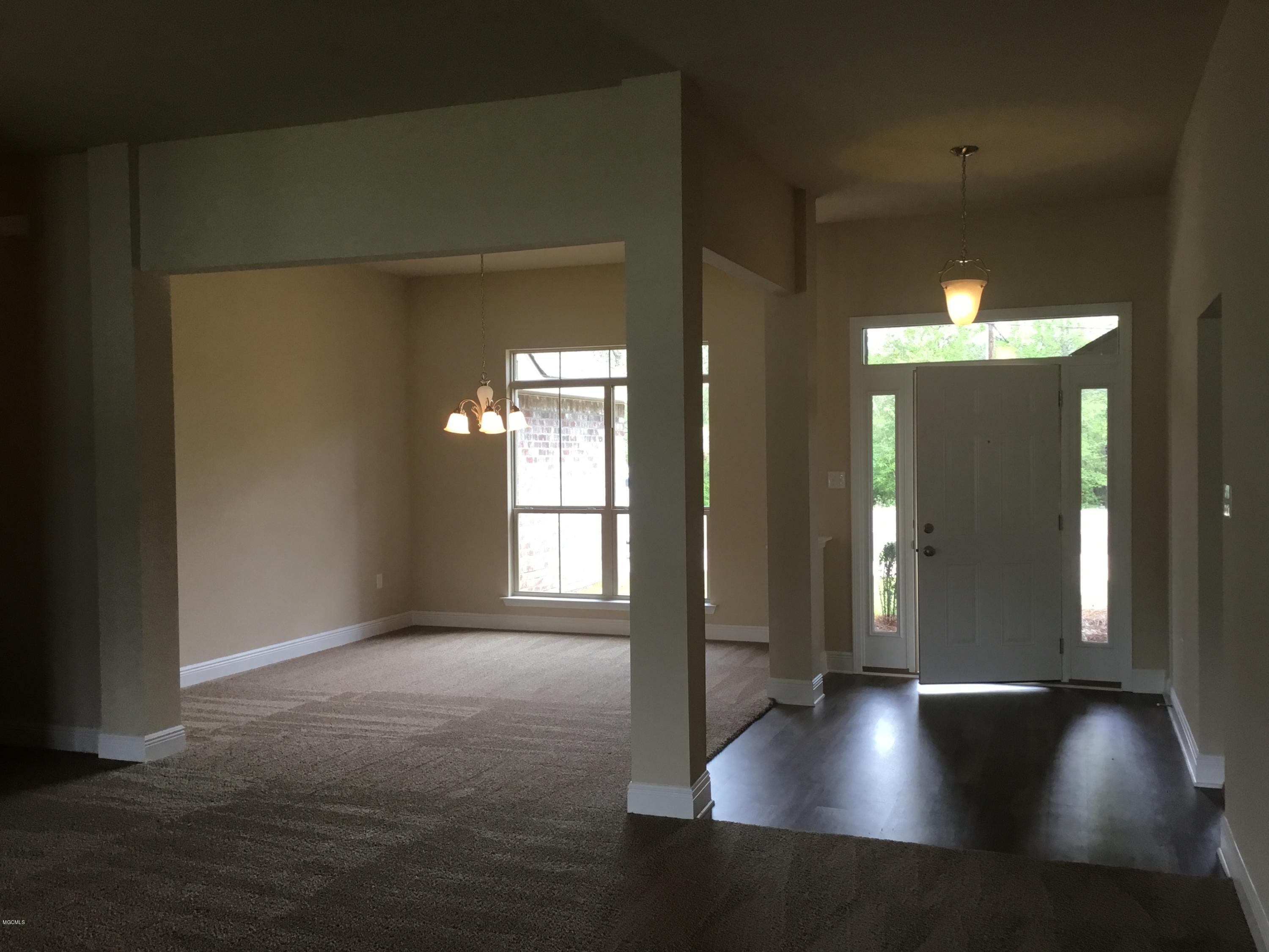 14003 Hudson Krohn Road Biloxi, MS 39532 - Photo 9 of 44 Foyer