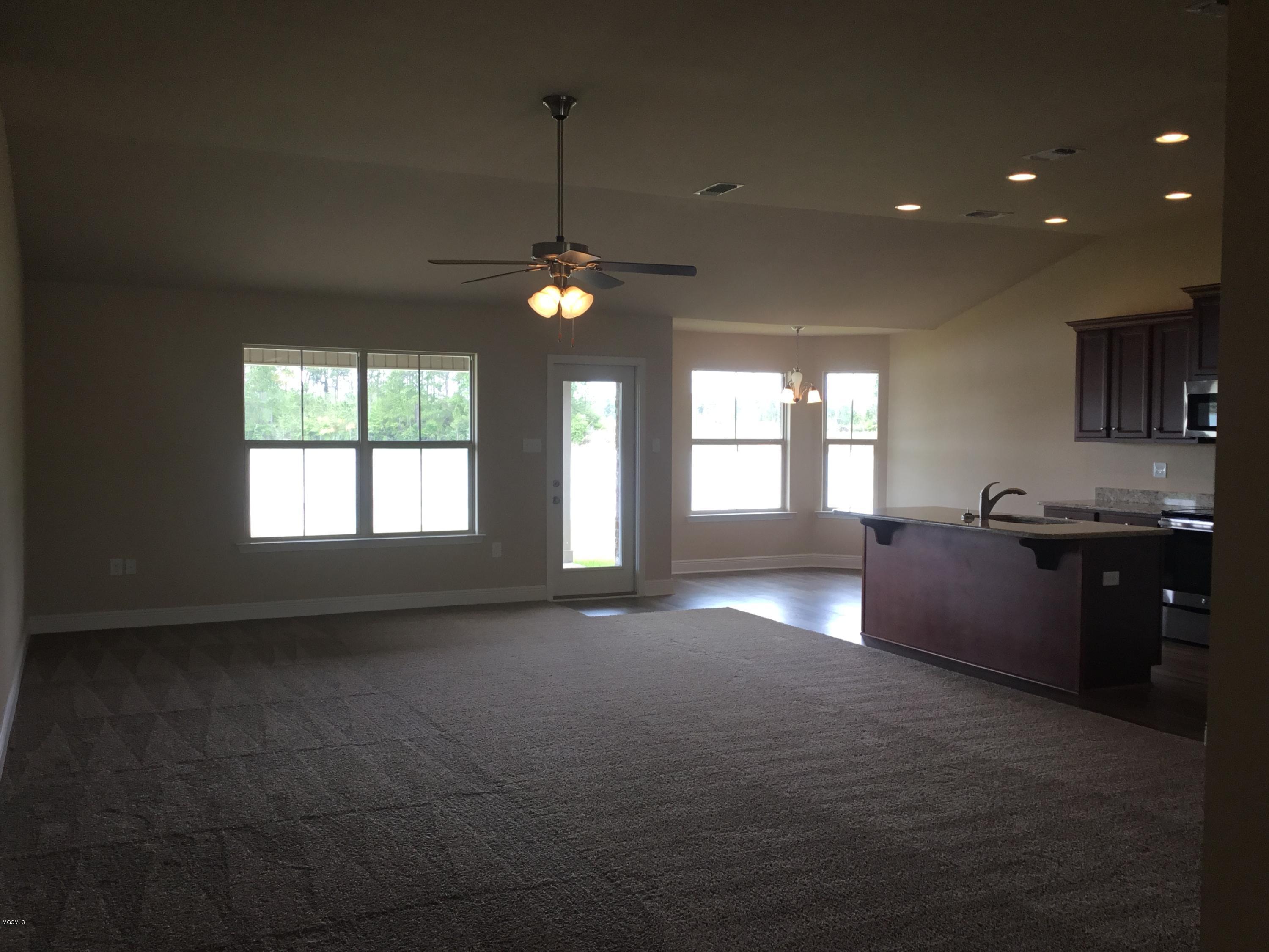 14003 Hudson Krohn Road Biloxi, MS 39532 - Photo 10 of 44 Great Room