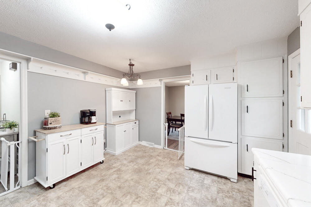 613 Cardinal Drive Aiken, SC 29803 - Photo 9 of 27 Ample Cabinet Space!