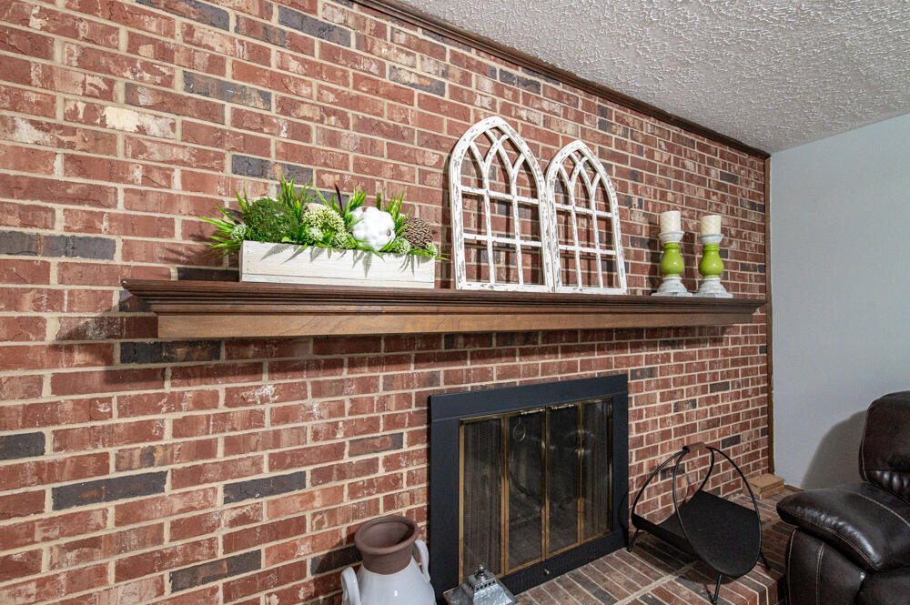 613 Cardinal Drive Aiken, SC 29803 - Photo 5 of 27 Fireplace!