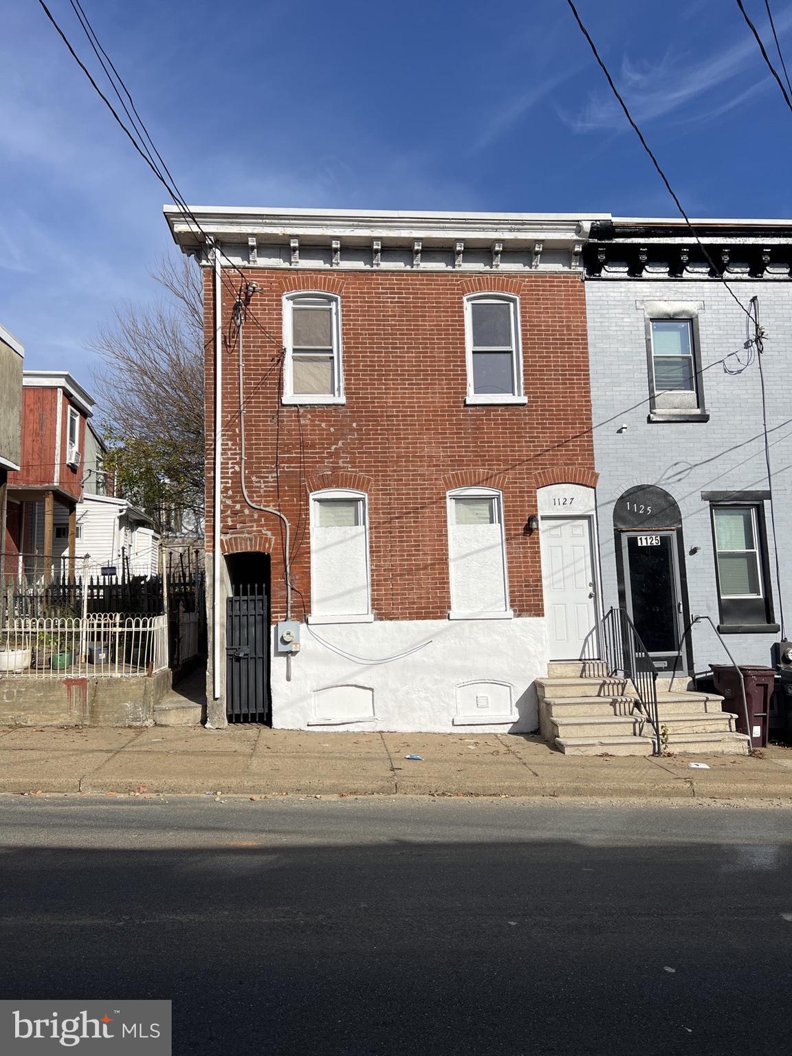 1127 West 2nd St  