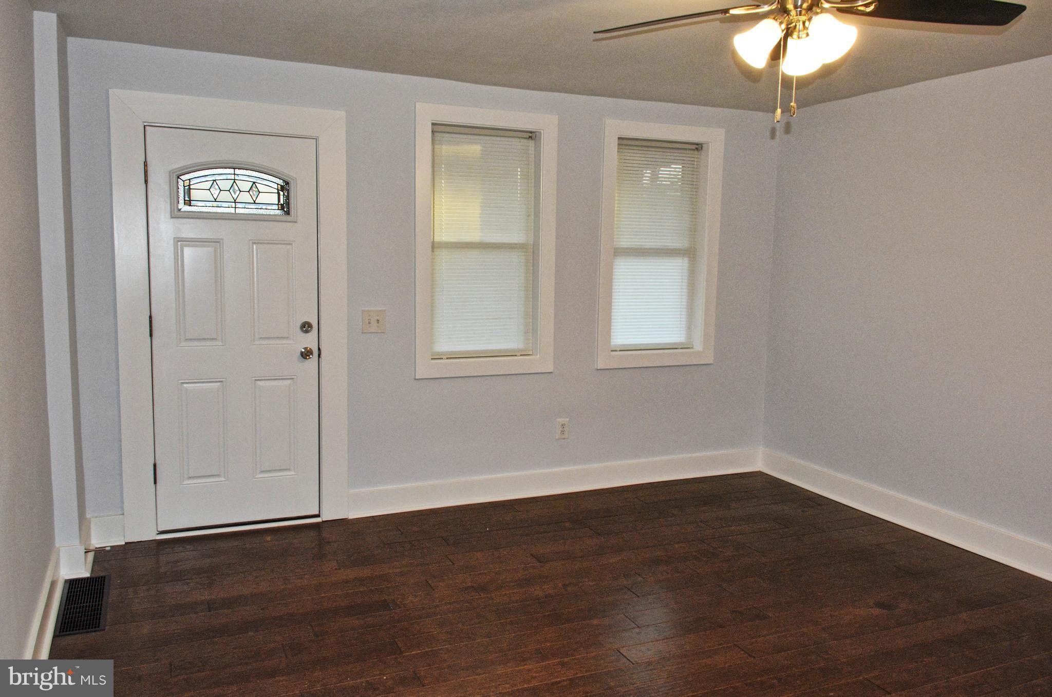 1688 Yakona Road Baltimore, MD 21286 - Photo 3 of 13 Living Room