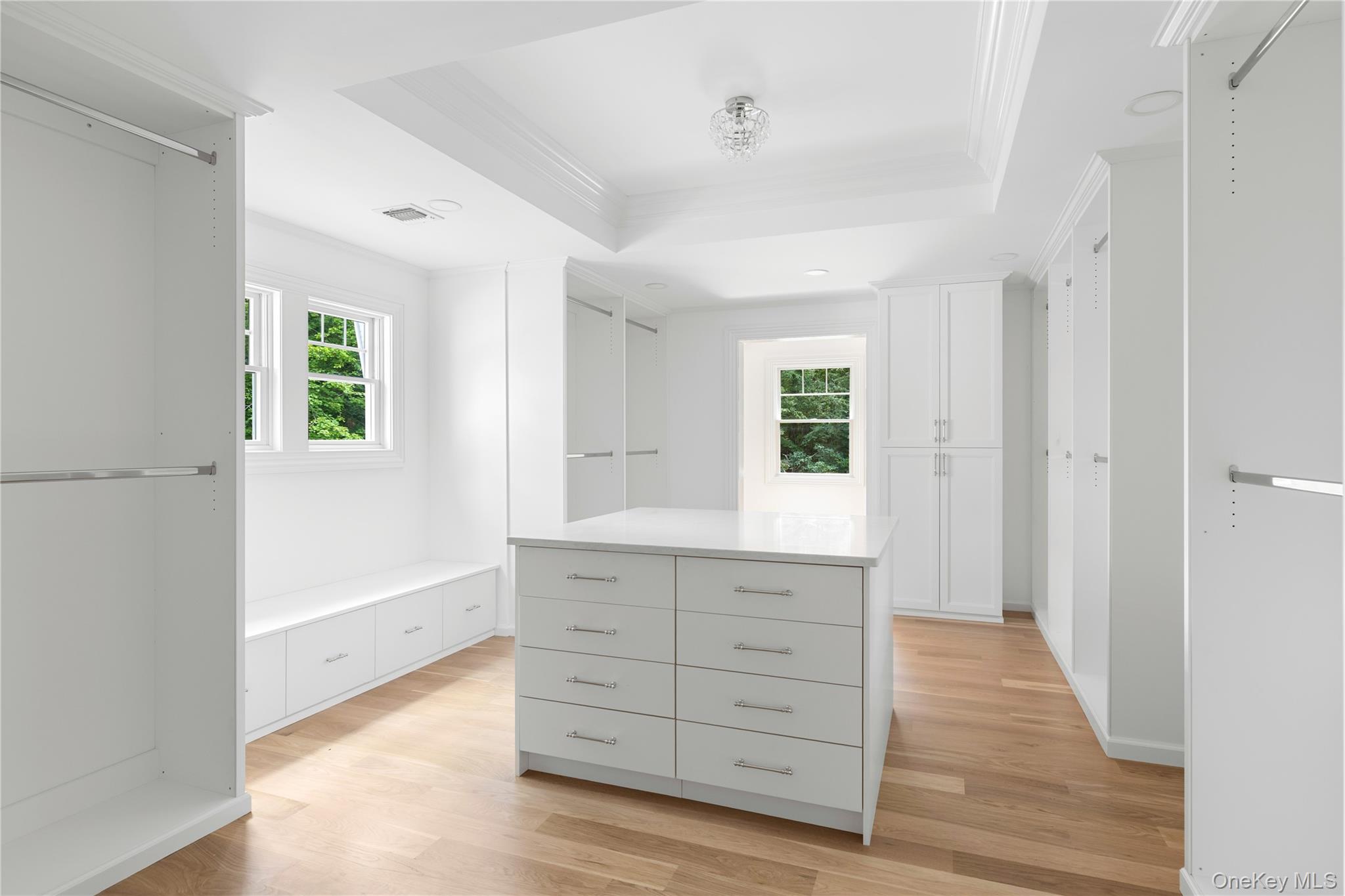 541 Split Rock Road Syosset, NY 11791 - Photo 20 of 27 Gallery Image 20