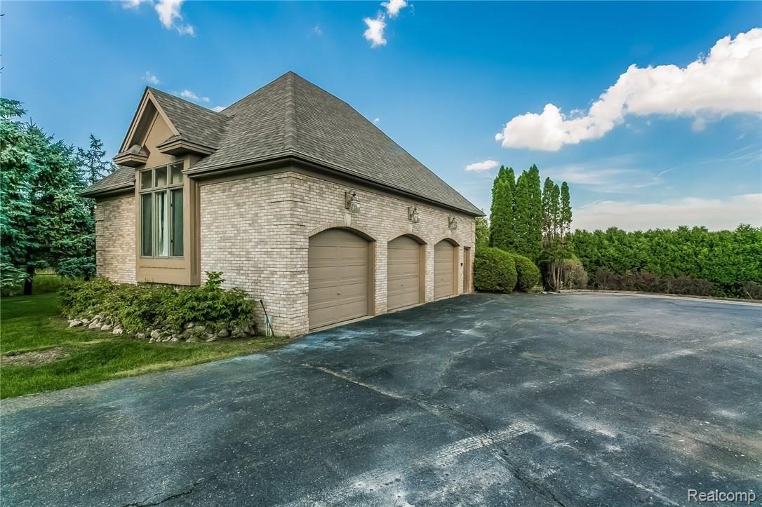 4815 Sheldon Road Rochester, MI 48306 - Photo 4 of 83 098-Garage-3129646-medium.jpg