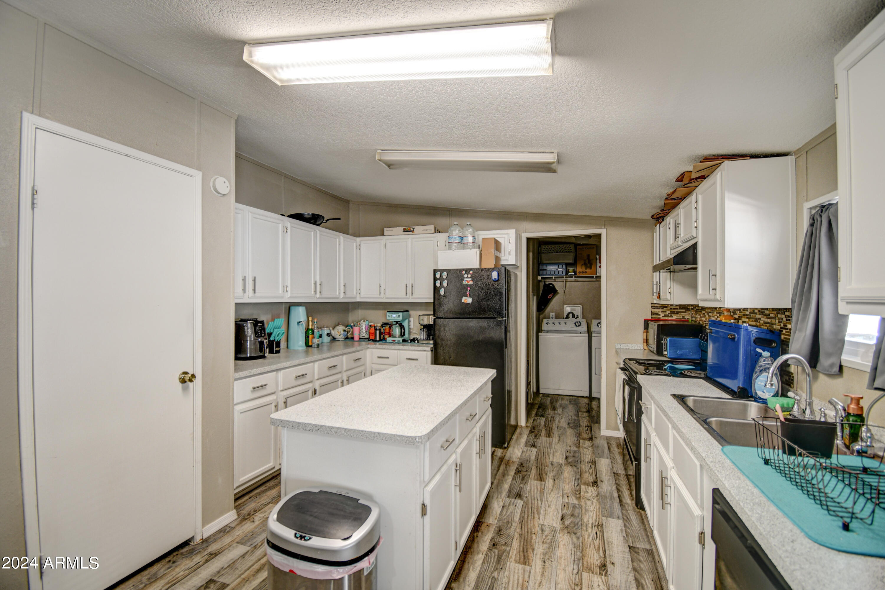 814 West Mineral Road Phoenix, AZ 85041 - Photo 7 of 17 Kitchen 1