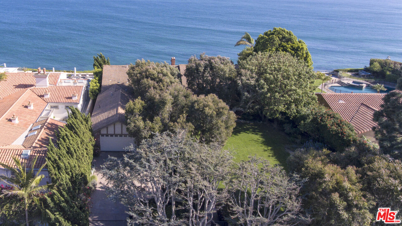 29008 Cliffside Drive Malibu, CA 90265 - Photo 28 of 28 a view of a garden with plants