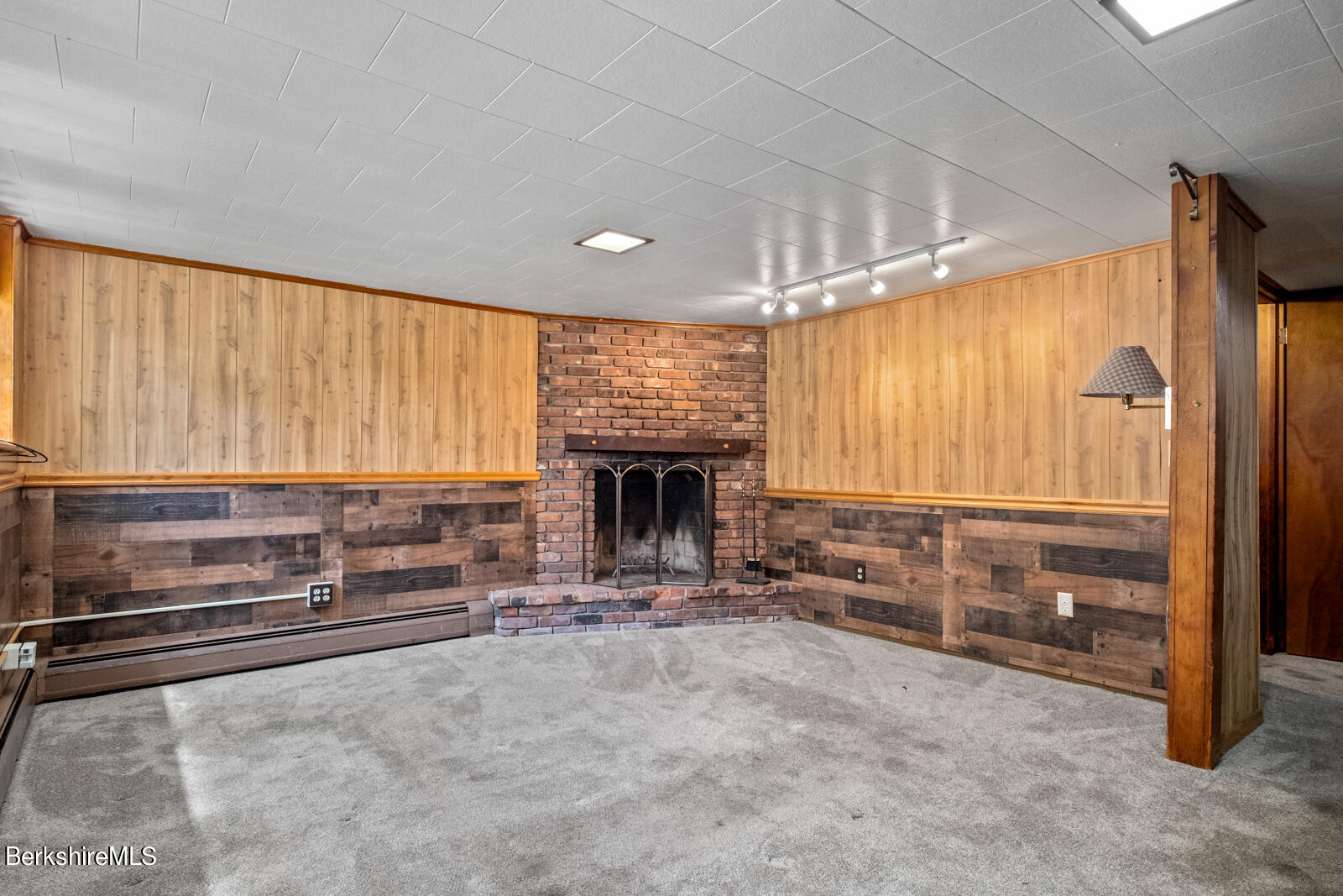 995 North Hoosac Road Williamstown, MA 01267 - Photo 23 of 37 27-995-N-Hoosac