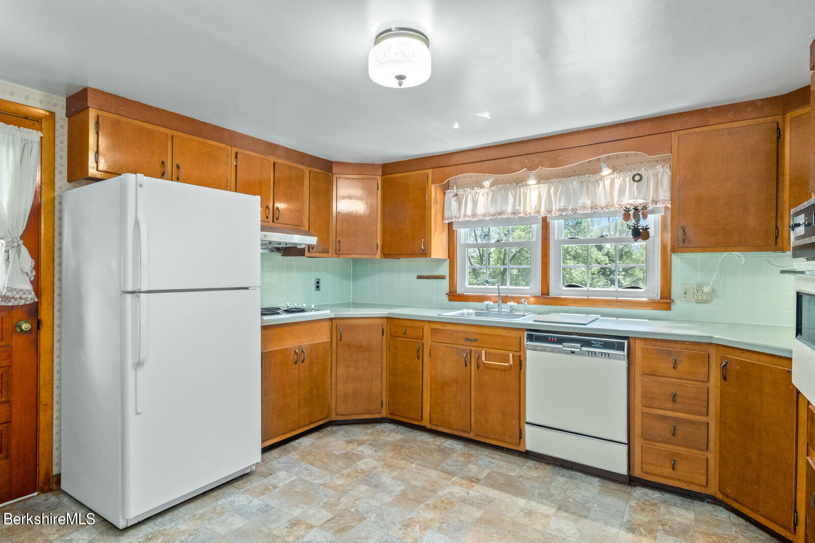 995 North Hoosac Road Williamstown, MA 01267 - Photo 9 of 37 9-995-N-Hoosac