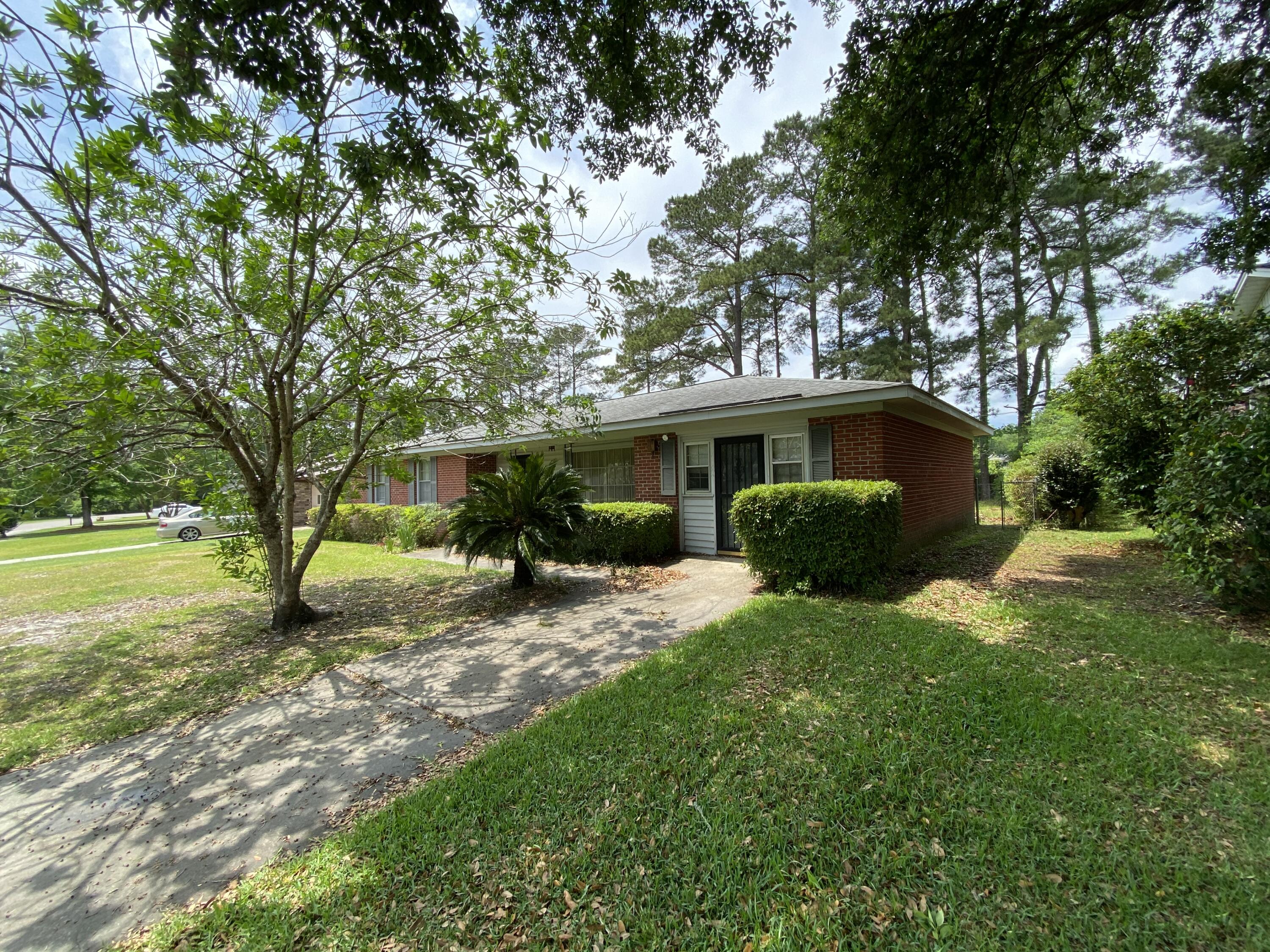 110 Rosa Street Summerville, SC 29483 - Photo 2 of 13 Photo May 05, 1 37 59 PM