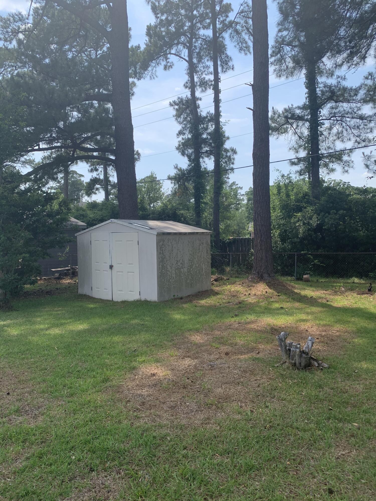 110 Rosa Street Summerville, SC 29483 - Photo 12 of 13 BAckyard with shed