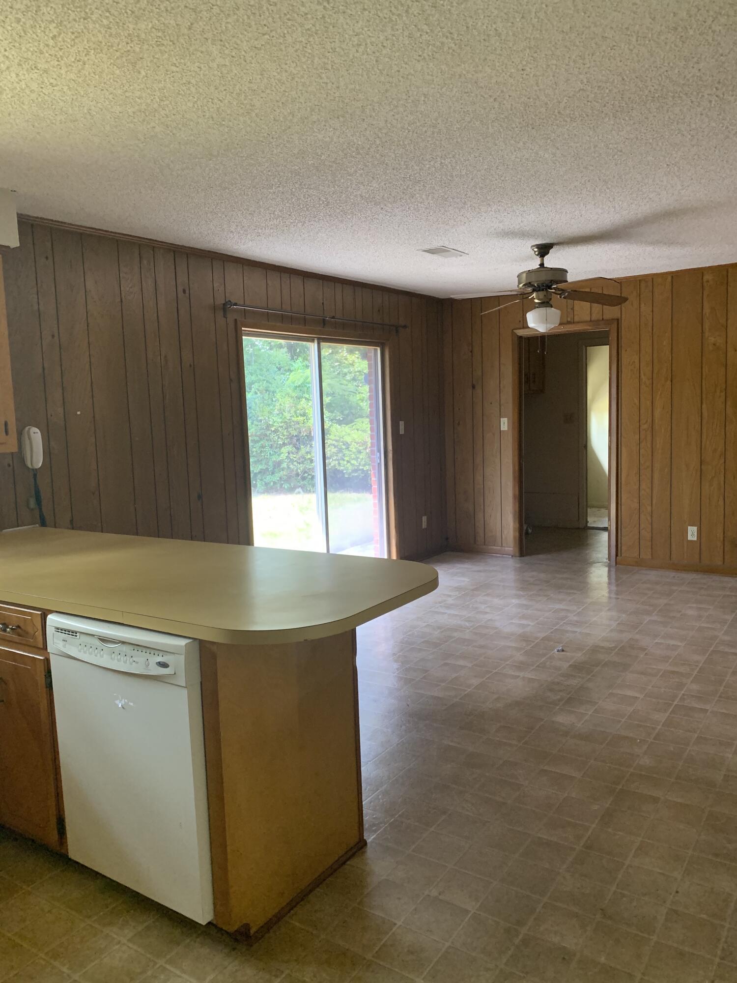 110 Rosa Street Summerville, SC 29483 - Photo 7 of 13 Litchen into eating area