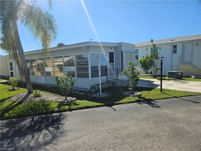 a view of a house with backyard and garden