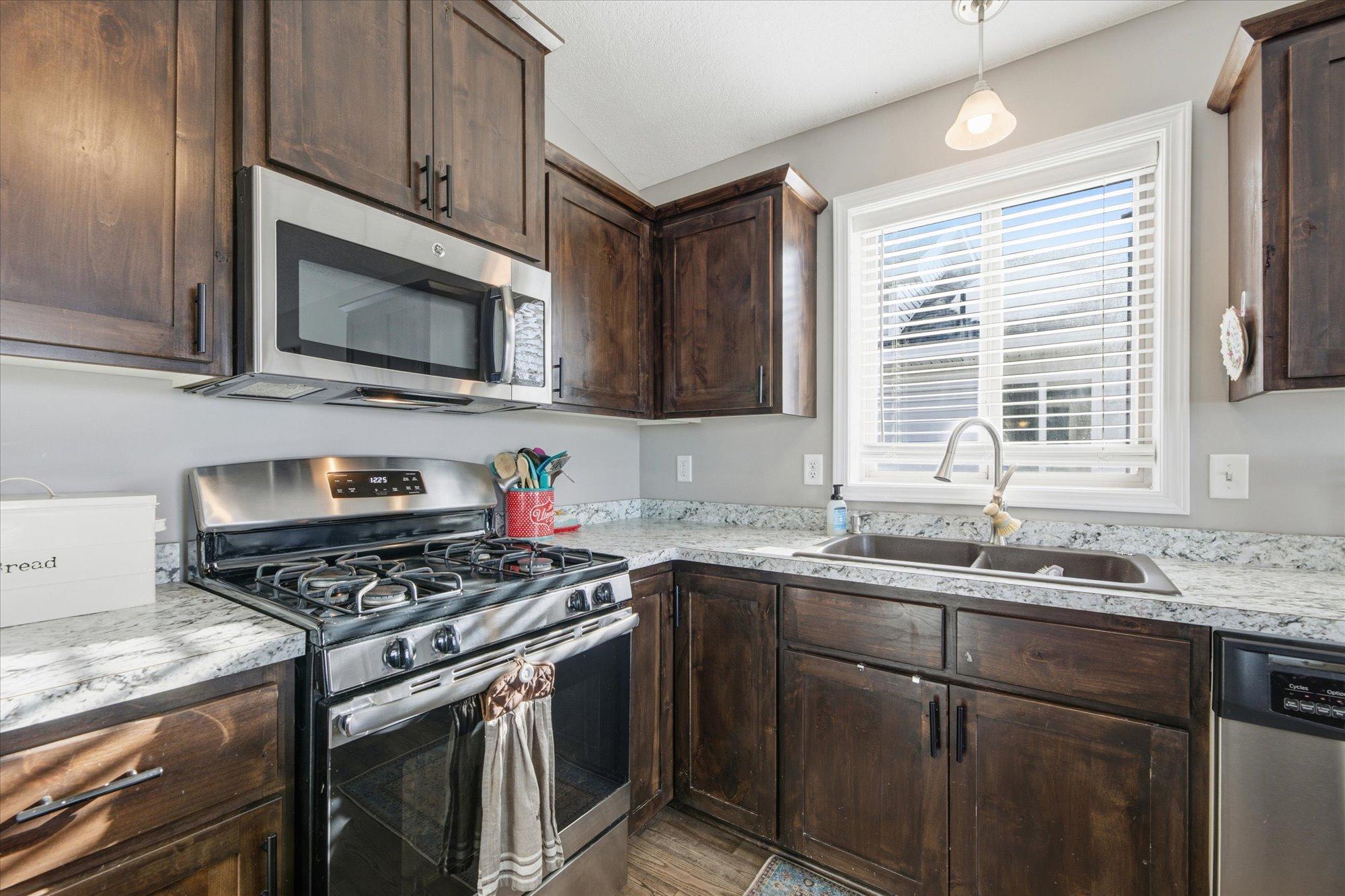 1011 Alexander Court Montrose, MN 55363 - Photo 12 of 38