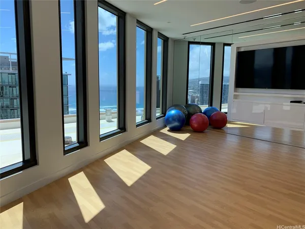 $3,100 | 987 Queen Street, Unit 806, Honolulu, HI 96814