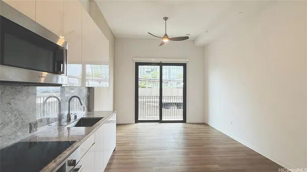 $3,100 | 987 Queen Street, Unit 806, Honolulu, HI 96814
