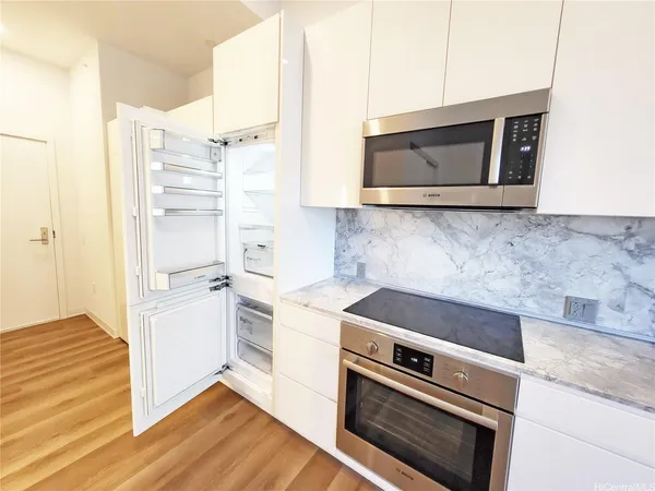$3,100 | 987 Queen Street, Unit 806, Honolulu, HI 96814