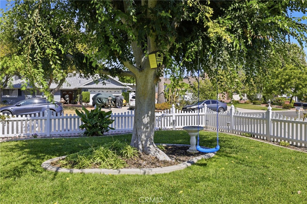 1869 Country Club Road Thousand Oaks, CA 91360 - Photo 4 of 35