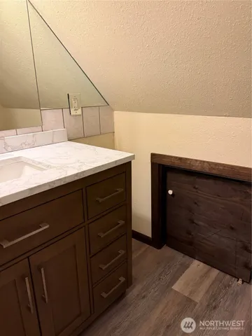 $1,800 | 204 West Pennsylvania Avenue, Unit 4, Roslyn, WA 98941