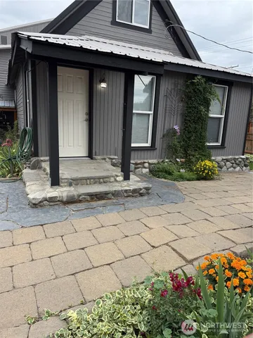 $1,800 | 204 West Pennsylvania Avenue, Unit 4, Roslyn, WA 98941