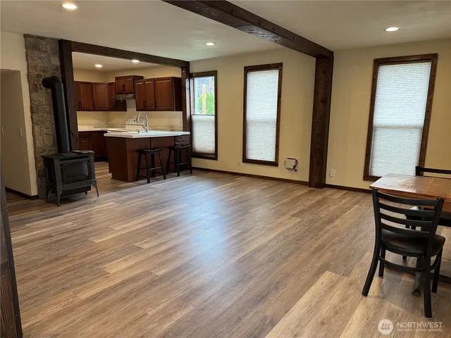 $1,800 | 204 West Pennsylvania Avenue, Unit 4, Roslyn, WA 98941