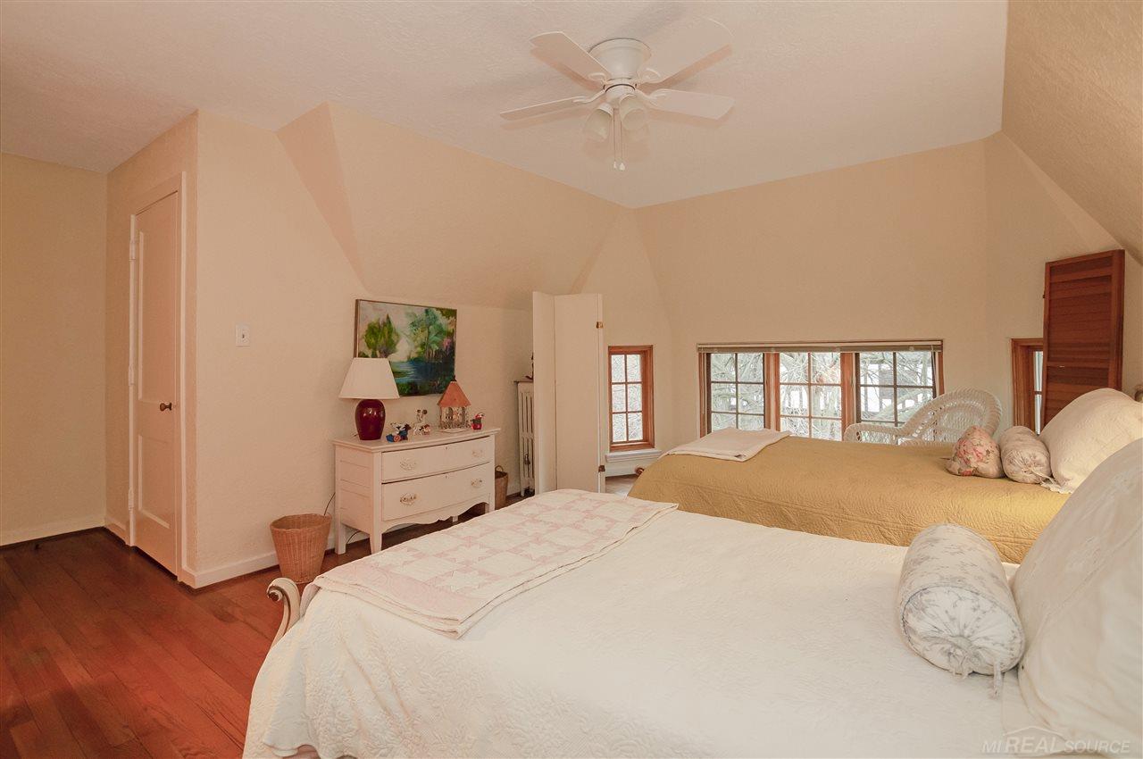 395 Rivard Boulevard Grosse Pointe, MI 48230 - Photo 44 of 54 31378482-43.JPG