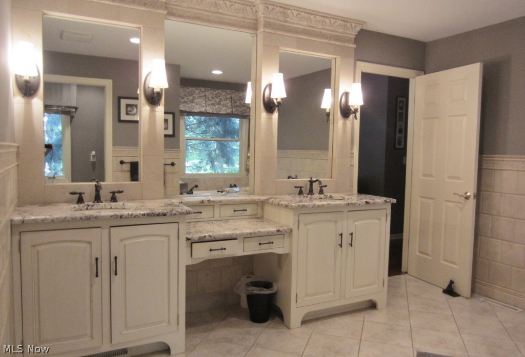 2855 Roundhill Road Akron, OH 44333 - Photo 12 of 23