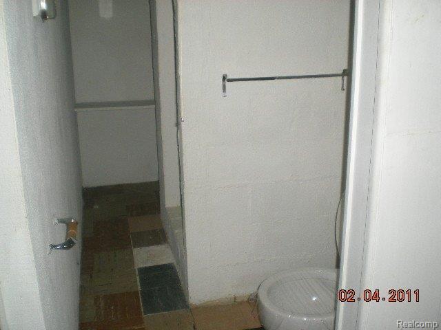 195 Shadowlawn Street Inkster, MI 48141 - Photo 10 of 15 Bathroom 2
