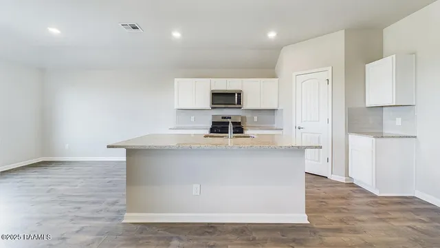 $228,500 | 147 Cottage Cove Drive, Maurice, LA 70555