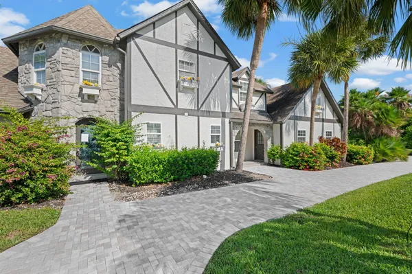 $1,199,900 | 121 Queen Eugenia Court, Hutchinson Island, FL 34949
